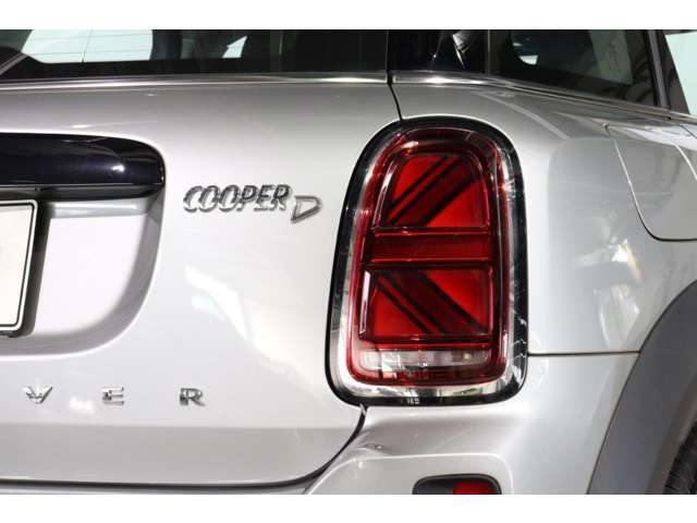 弊社車両はすべて、ご案内前の段階でビー・エム・ダブリュージャパンの基準に則って厳正な車両チェック（第3者機関よる査定）を実施しております。メーター改ざん車や修復歴車は、一切ございません。