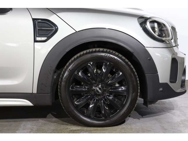 日本全国へお届けさせて頂きます。ご遠隔地のお客様の場合、大変恐縮ですが登録事務所の関係で平日のご納車となりますこと、ご容赦下さい。