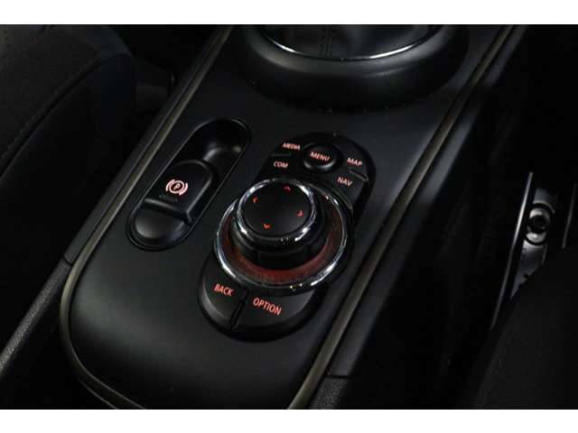 皆様からのご連絡ならびにご来場を、スタッフ一同心よりお待ち致しております。大江戸線勝どき駅より徒歩約8分。首都高速晴海出口・銀座出口よりお車で約10分でご来場いただけます。