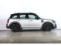 HDDナビゲーション　ミュージックサーバー　スマートキー　衝突軽減＆歩行者検知ブレーキ　車線逸脱警告　バックカメラ　コーナーセンサー　LEDヘッドライト　MINI正規ディーラー認定中古車