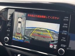 【パノラミックビューモニター】専用のカメラにより、上から見下ろしたような視点で360度クルマの周囲を確認することができます☆死角部分も確認しやすく、狭い場所での切り返しや駐車もスムーズに行えます。