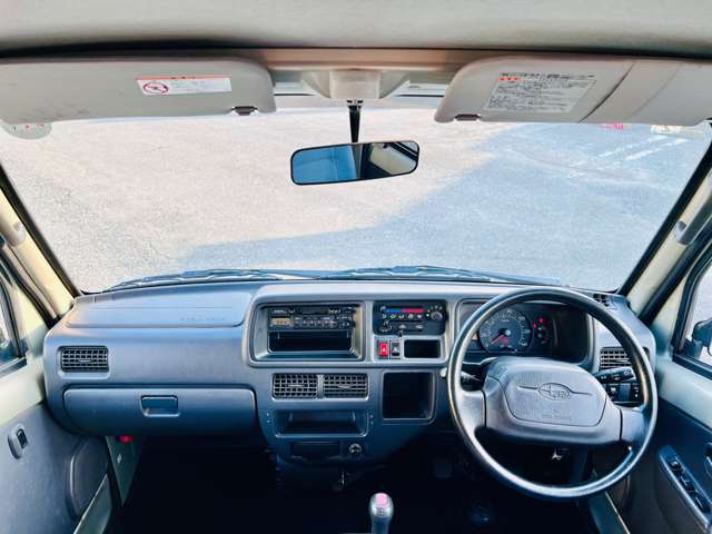 運転席付近の全体像はこのようになっております！