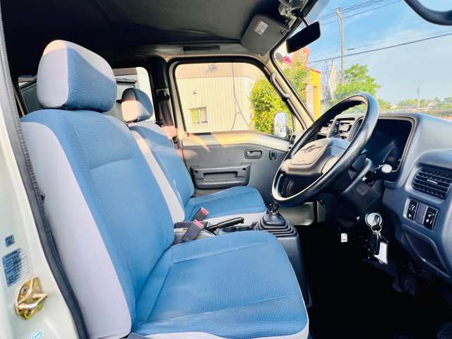 運転席部分も状態良好です。