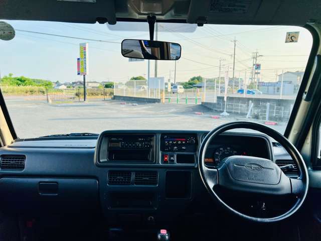 運転席付近の全体像はこのようになっております！