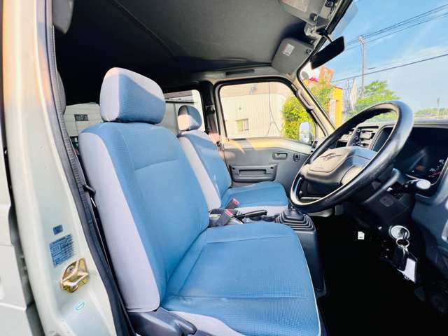 運転席部分も状態良好です。