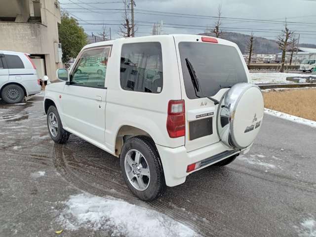 室内展示場を完備しておりますので、天候の悪い日でもゆっくりと車両をご覧下さい。