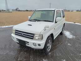 室内展示場を完備しておりますので、天候の悪い日でもゆっくりと車両をご覧下さい。