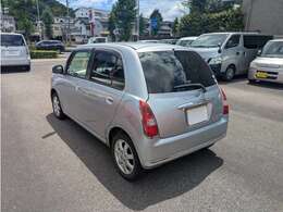 明るく元気なスタッフが1台1台丁寧に内外装クリーニング、点検・整備を行っております。