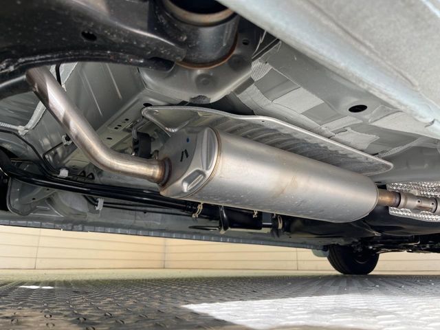 お車を安心してお乗りいただく為には、足回りの定期点検が欠かせません。サービスサポート（有償保証）では無料点検もご提供しており、安心のカーライフをお過ごしいただけるサポート体制が整っています。