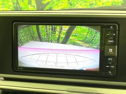 【バックカメラ】駐車時に後方がリアルタイム映像で確認できます。大型商業施設や立体駐車場での駐車時や、夜間のバック時に大活躍！運転スキルに関わらず、今や必須となった装備のひとつです！