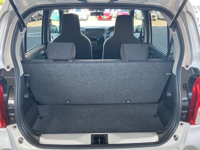 高さがあり、大きなものでもしっかりと載せられる荷室です！間口とフロアがフラットになっておりますので、荷物の出し入れも楽々です♪