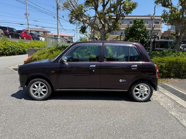 毎月平均5台は全国からお電話やメールのみでのご注文を頂いております。オートクリスタルは遠方のお客様への販売は自信がございます。気になった車両がありましたら、まずは通話料無料ダイアル　0078-6002-871157