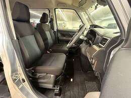 各種ブランドのシートカバーの取り扱いもございます。また、弊社オリジナルフロアマットもご用意しております。自慢の愛車をアレンジしてみてはいかがでしょうか。