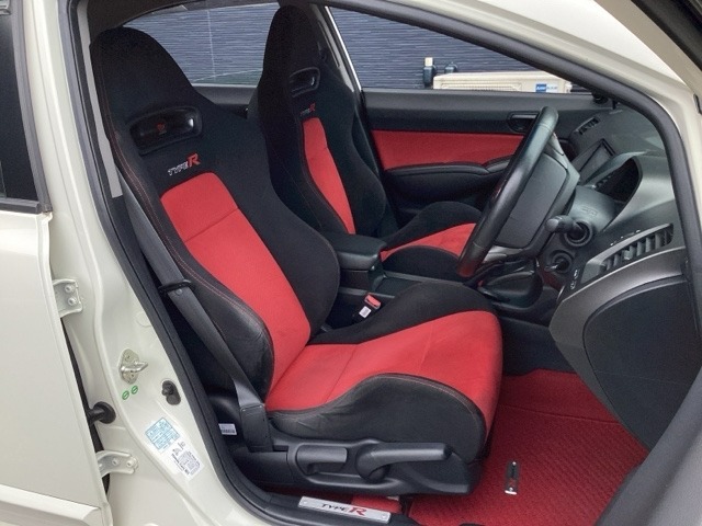 ☆清潔な車内☆禁煙車ですので嫌な匂いや汚れもありません♪