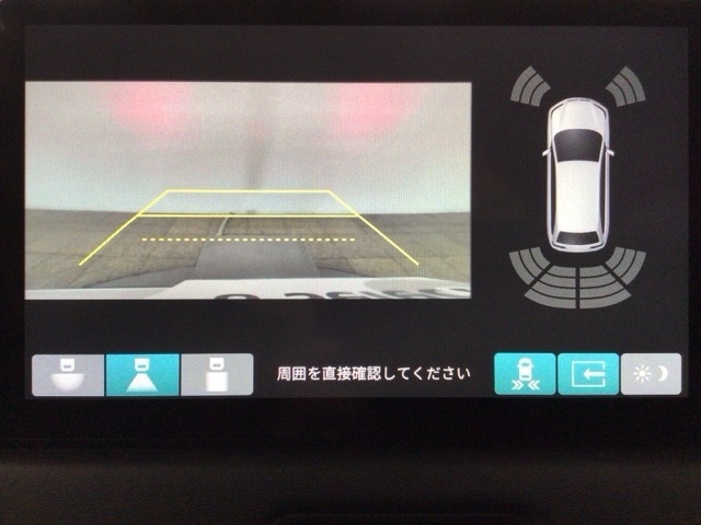 バックカメラが付いているので、車庫入れもラクラクです♪更にバンパーに取り付けられたソナーセンサーで、障害物を音とナビゲーション画面で知らせてくれます♪