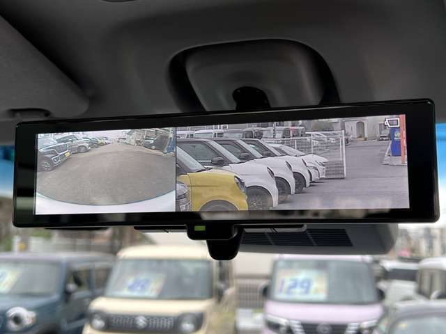 メーカーオプションの仕明補助パック＆バックカメラ付き♪、スマートインナーミラーです♪通常のミラーへ切り替えも可能です♪