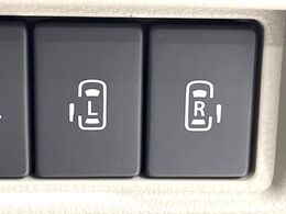 【両側パワースライドドア】スマートキーや運転席のスイッチで後席両側スライドドアの開閉が可能♪電動だから力を入れてドアを開ける必要が無く、小さなお子様でも簡単に開け閉めでき快適です♪