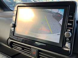 ナビのモニターにはバックカメラの映像が映し出されます