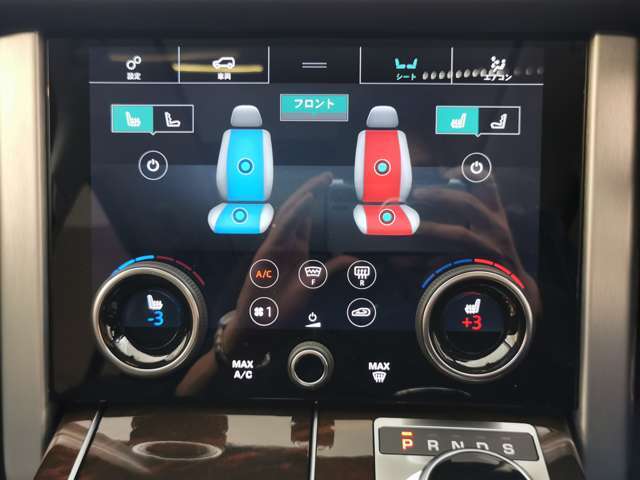 【全席シートヒーター＆クーラー】フロント・リアシートの両方で3段階調節が可能なシートヒーター＆クーラーがご利用いただけます。フロントナビ部分からリアシートの調節も可能です。
