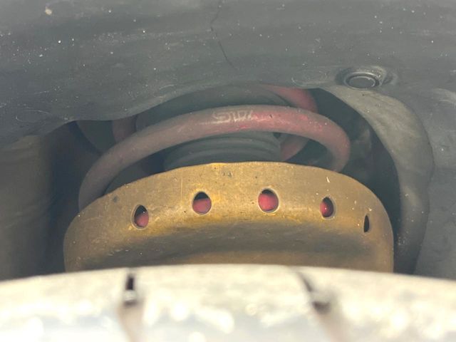 お車を安心してお乗りいただく為には、足回りの定期点検が欠かせません。サービスサポート（有償保証）では無料点検もご提供しており、安心のカーライフをお過ごしいただけるサポート体制が整っています。