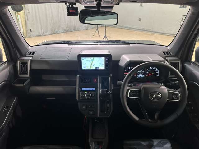納車前にはスタッフによってピカピカに仕上げてご納車致します。オプションでガラスコーティングなどオススメ品も格安で承ります！