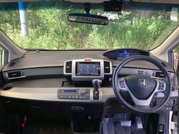 フロントガラスが大きく、ワイドな視界で運転もしやすくなるように、設計されています。