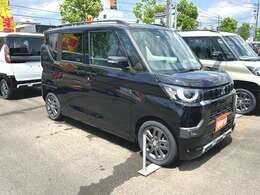 新車と同様の保証（有料）がつけられます。また各地域の店舗に最新の大型整備工場とプロメカニックが常駐しておりアフターメンテナンスもお任せください。