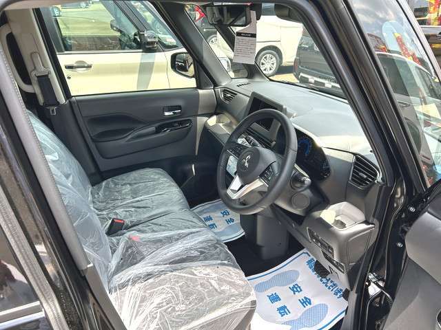 【保険】自動車保険のスペシャリストがお客様の立場になってお客様に最適な自動車保険のご提案や万が一の時の事故対応にあたりますので、ご安心ください。
