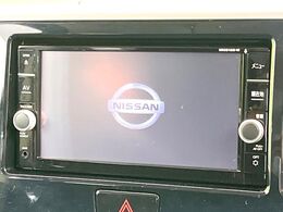 【純正ナビ】人気の純正ナビを装備しております。ナビの使いやすさはもちろん、オーディオ機能も充実！キャンプや旅行はもちろん、通勤や買い物など普段のドライブも楽しくなるはず♪