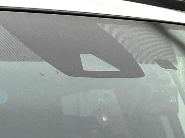 【トヨタセーフティセンス】走行中に前方の車両等を認識し、衝突しそうな時は警報とブレーキで衝突回避と被害軽減をアシスト。より安全にドライブをお楽しみいただけます。
