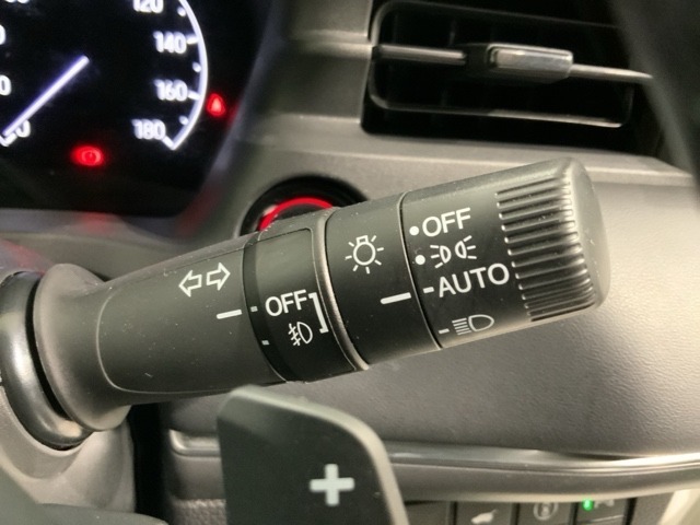 便利なオートライト付です。