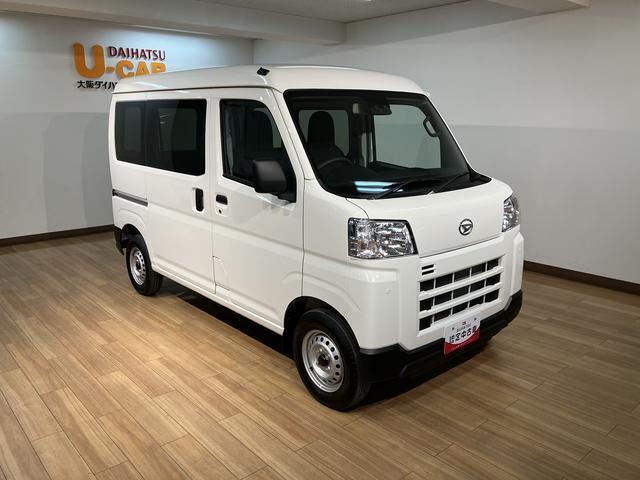 R7/2登録、届出済未使用車の届出済み未使用車のハイゼットカーゴ入荷しました♪キーレスやオーバーヘッドシェルフ、前席パワーウィンドウにリヤスモークガラス等装備充実グレードのデラックスです☆