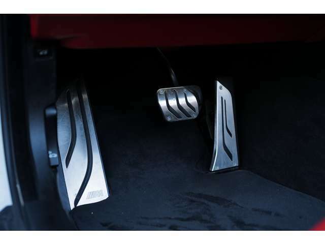 -BMW　Mperformanceステンレススチールペダル　￥20，370-BMW　Mperformanceステンレススチールフットレスト　￥18，120