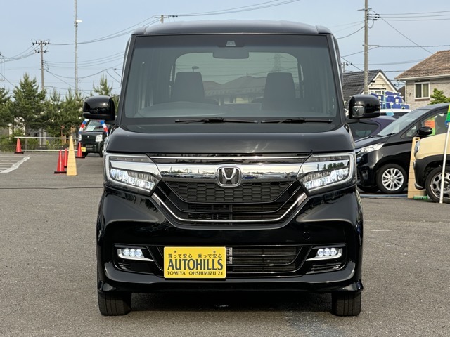 ☆2代目NBOXカスタムは、追従型クルーズコントロール付ホンダセンシングを採用したモデル。かっこいい見た目と広々な室内空間が特徴の人気車両☆