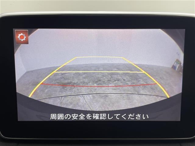 【バックモニター】後ろのカメラの映像をモニターに映し出すことができます！後方の見えない死角や、障害物との距離感をしっかり確認することができます！駐車が苦手な方におすすめです。