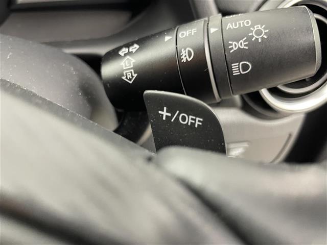 【オートライト（AUTO）】外の明るさをシステムが感知して、自動でヘッドライトが点灯します！ヘッドライトをつけ忘れを防ぐ便利機能です。