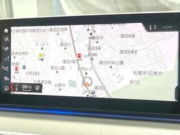 ●純正ナビ:一体感のあるナビは、高級感ある車内を演出してくれます。オーディオ機能も充実しておりますので、運転もより楽しめます♪