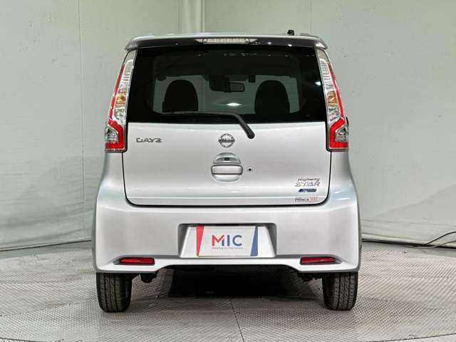 遠方にお住いの方にも安心♪ 全国へ登録納車可能です。北海道から沖縄まで全国各地の陸送納車実績多数有り！実車を確認できない方へも詳細な車両情報を電話やメールにてお伝えします。