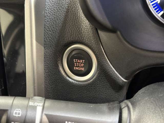 スマートキーです。プッシュボタンでエンジンをかけるタイプです。