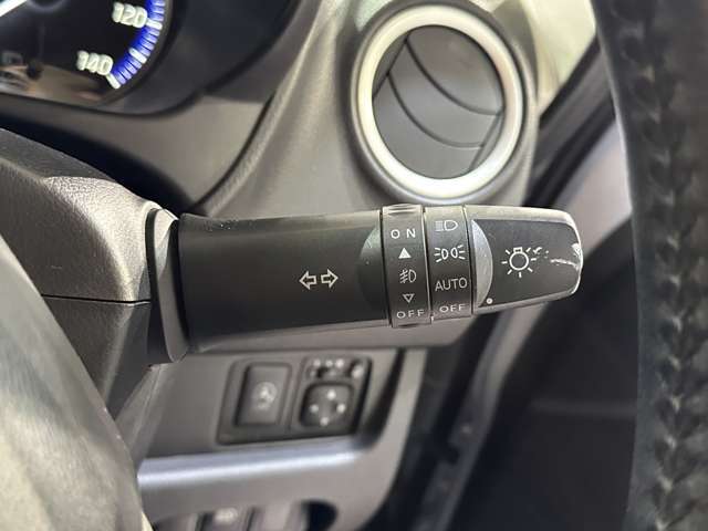 オートライト装備車両です。