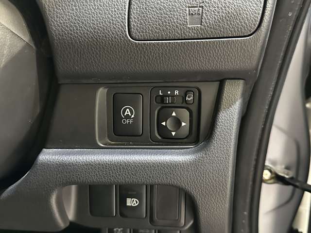 アイドリングストップ機能付いています。