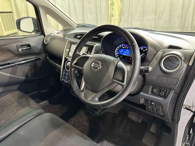 当店のこだわりはズバリ「価格」です。車両仕入れにとことんこだわり、良質な車両を安く取り揃えております。