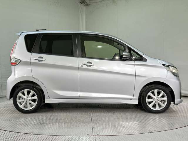 当店は整備工場以外にも自社板金工場も完備！！保険事故はもちろん、ちょっとしたキズ凹みの修理も格安にて承ります。