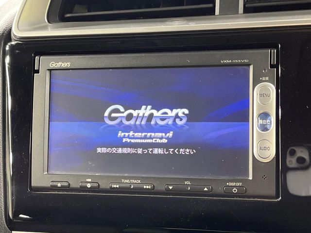 【純正ナビ】人気の純正ナビを装備しております。ナビの使いやすさはもちろん、オーディオ機能も充実！キャンプや旅行はもちろん、通勤や買い物など普段のドライブも楽しくなるはず♪