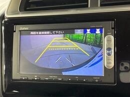 【バックカメラ】駐車時に後方がリアルタイム映像で確認できます。大型商業施設や立体駐車場での駐車時や、夜間のバック時に大活躍！運転スキルに関わらず、今や必須となった装備のひとつです！