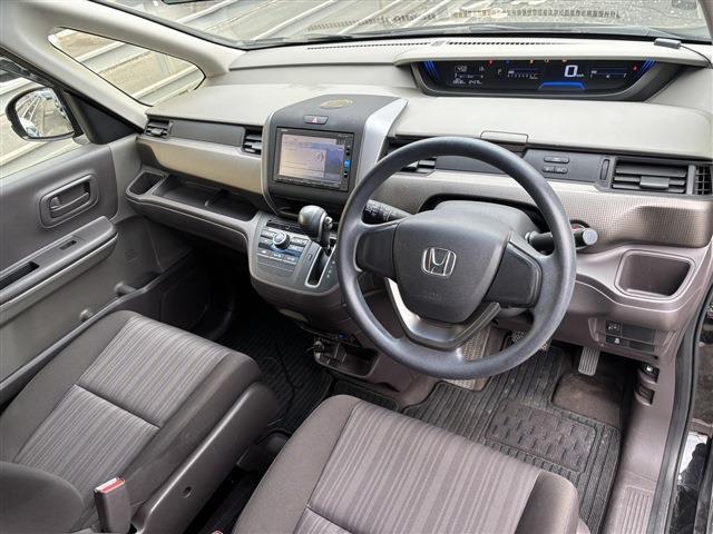 運転席・助手席周りの写真です！