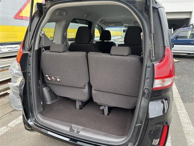 ラゲッジルームも広々としており、大きな荷物も積んでいただけます！