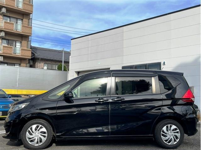 サイドビューです！外装は専任のスタッフが真心込めてワックス磨きを行ってますので、ピカピカな状態に仕上がってます！ご来店の上，この仕上がりをお確かめ下さい！