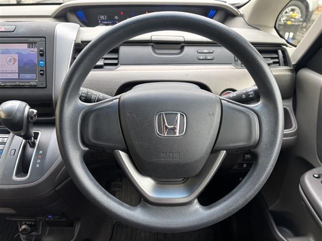 綺麗なステアリング！