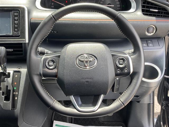 【後部座席】後席もゆったりドライブを楽しめます。内外装はプロこだわりのクリーニングで清潔なおクルマでご納車致します。店舗での現車確認も承っています！